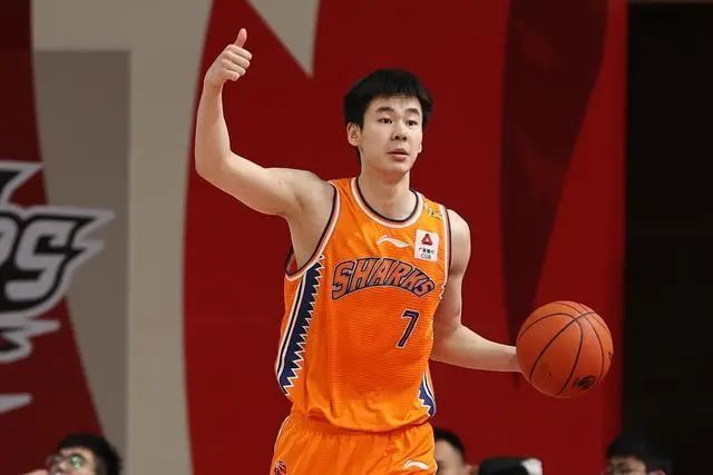 NBA，篮网压哨三分绝杀热火终结对手九连胜