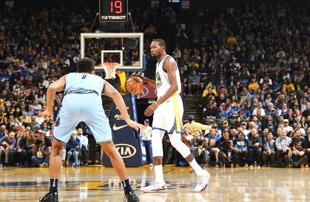 NBA黑马逆袭！灰熊终结勇士十二连胜